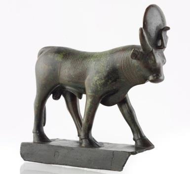 Ápisz-bika, Ozirisz élő jelképe, az egyiptomi vallás szent bikája, termékenységisten az ókori Egyiptomban, ezért a földműves-ünnepeket az ő tiszteletére rendezték meg.