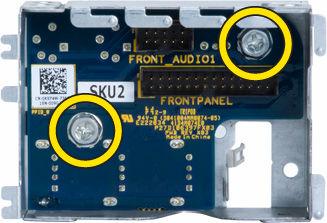 6. Távolítsa el a csavarokat, amelyek az I/O panelt az I/O panel rekeszhez rögzítik. 7. Az I/O panelt távolítsa el az I/O panel rekeszből. Az I/O panel beszerelése 1.