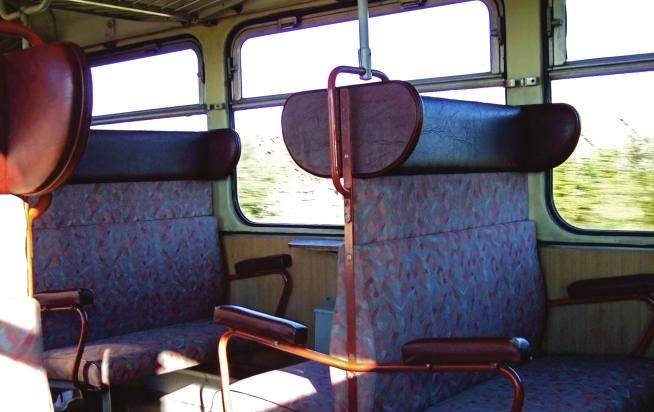 A Csehszlovákiában gyártott könnyű, kéttengelyes Piroskák 1977 óta közlekednek a magyar vasúton és jelenleg is ez a leggyakoribb járműtípus a hazai mellékvonalakon.