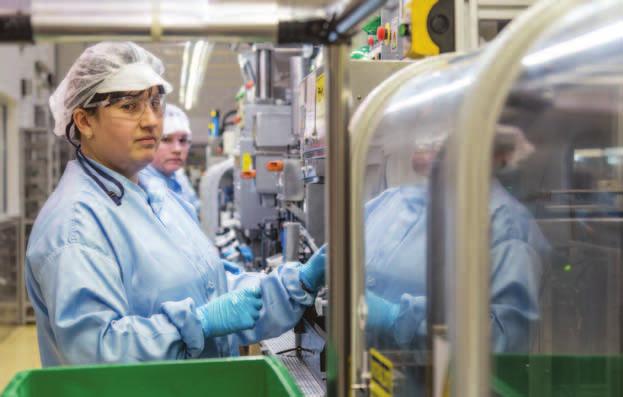 egyszerre több műveletet is el lehet végezni egy munkadarabon. A gépeket CNC technológia vezérli.