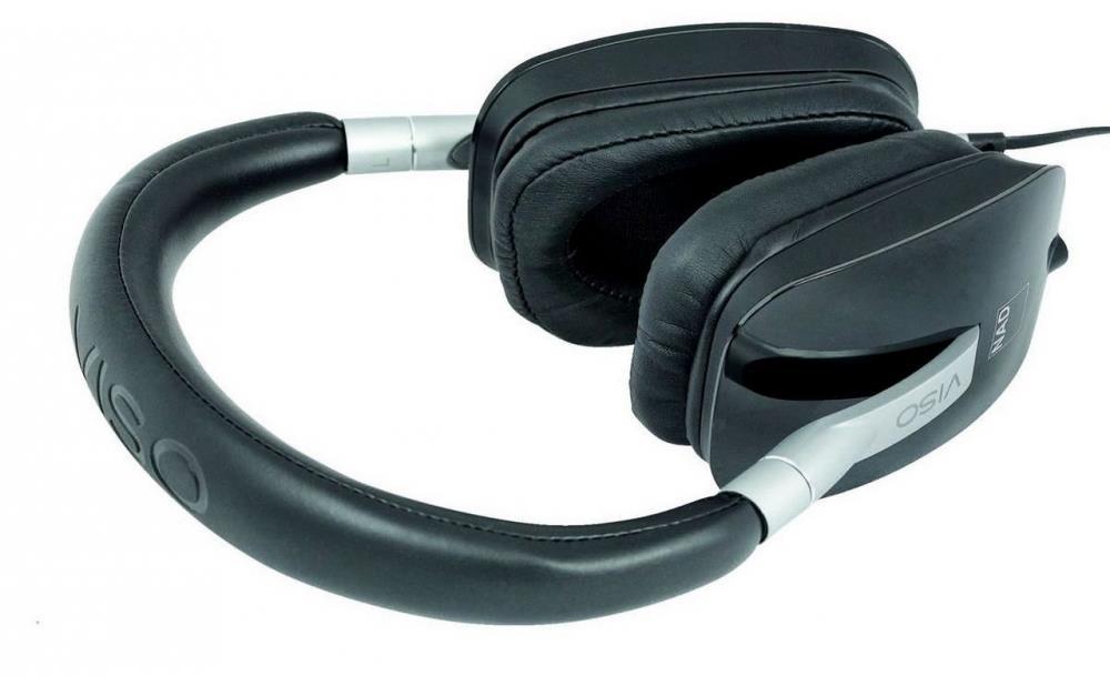 A vezetékre integrált, mikrofonos headset modul kivitelezése, szájtól való távolsága szintén teljesen rendben van.