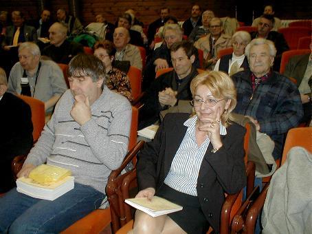 A MÁRVÁNYTÁBLA HELYETT