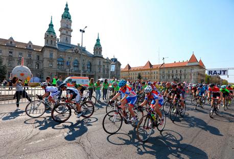 Magyar Olimpiai Bizottság sportigazgatója a látottakat. A B mezőny délben rajtolt, az U15-ös és WU17-esekkel. A mezőny 37 U15-ös fiúból és 27 WU17-es leányból állt.