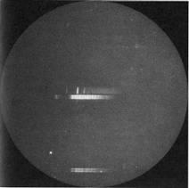 A T Aurigae színképfelvétele Több ismert planetáris köddel összehasonlítva kimondhatta, hogy a fellángolás után a nóva spektruma átalakult a ködökéhez hasonló jelenséggé.