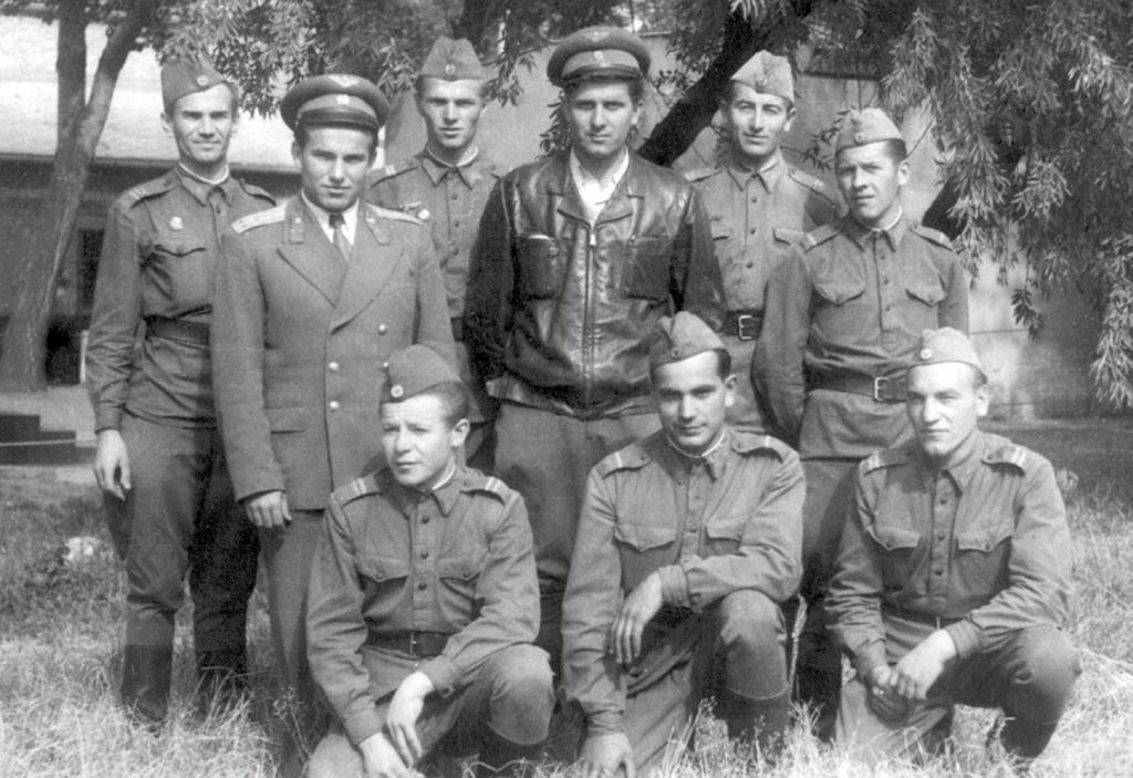 KECSKEMÉTI REPÜLŐK az 1956-os forradalom időszakában Előzmények A Rákosi-rendszer idején 1950 1953 között a magyar nemzetgazdaság teljesítőképességét jóval meghaladó mértékben fejlesztették a Magyar