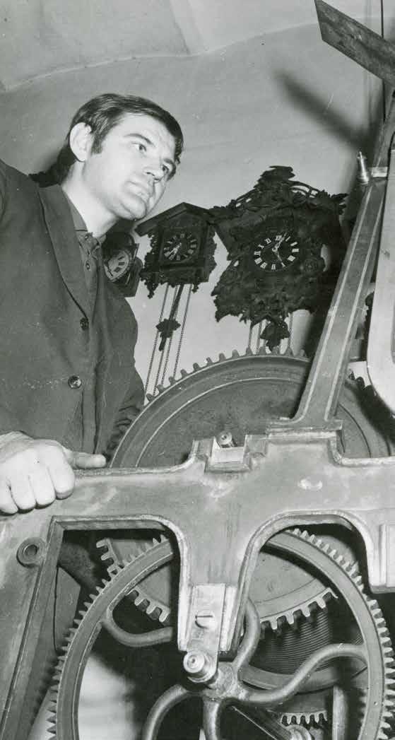 KECSKEMÉTI IPAROS- DINASZTIÁK Hanga István 1942-ben született Izsákon. Az órásmesterség alapjait édesapja kalocsai műhelyében tanulta.