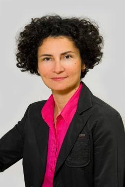 De mivel a tárgyszerű munkához vagyok hozzászokva (Korun képviselő: Ez aztán tárgyszerű volt!- Kopf képviselő Korun felé: Hallgasson el! Most már elég!