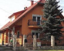 : 06-30/291-4591 (16 óra után) Baromfi, liba, kacsa TELEPHELY kódszámmal eladó. Más állatfaj részére is alkalmas. 1000 m2 épület + szín + 4 ha részben fásított területen, tóval.