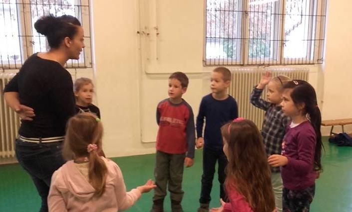 3 Bikali Újság 2017.február I skola és óvoda hírei Figura Ede Csorba Győző tudásközpont és az Egyházaskozári Községi Könyvtár jóvoltából 2016. nov. 17-én iskolánkba látogatott Figura Ede.