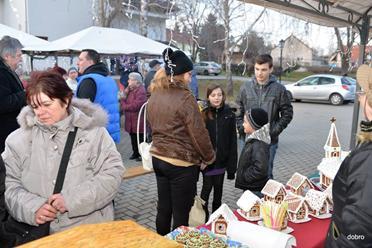 Zsíros kenyér, meleg tea, forró csoki, sütik és még sok finomság várta az éhezőket, szomjazókat!