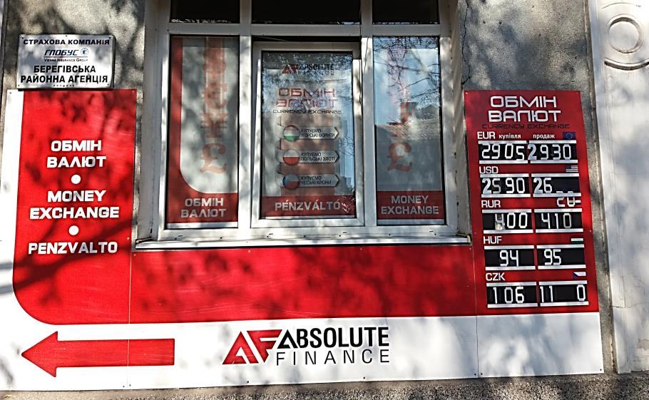 Sokkal inkább arra utal, hogy Kárpátalján, azaz Ukrajna nyugati végein a nyugati szokásokhoz illik igazodni, és a dohányzás csak a kijelölt helyen engedélyezett.
