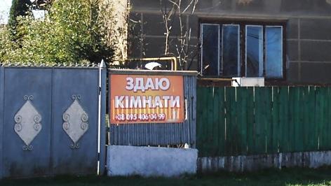 Nyelv, gazdaság, társadalom 33 29. fotó. Ukrán nyelven kínált kiadó szóba Nagybégányban 3.