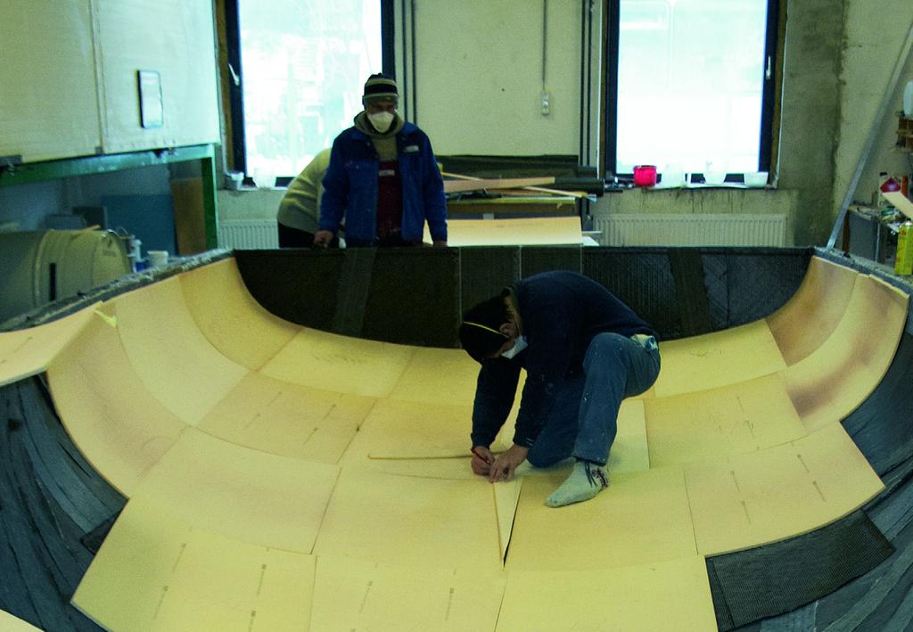 kormányát. A kivitelezés nagy részét irányítottam a gyúrói Pauger mûhelyben. 2006 augusztusában került vízre a Kacor is és a Nándi hajója is.