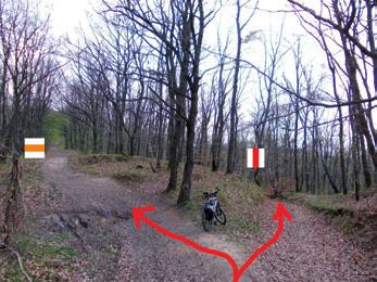 Adrenalin Park Hordós-kút MP-18 MP-20 MP-21 MP-22 Az Adrenalin Parkot elhagyva a következő 5,5 km-es útszakasz nem követi mindig a gerincet, közben