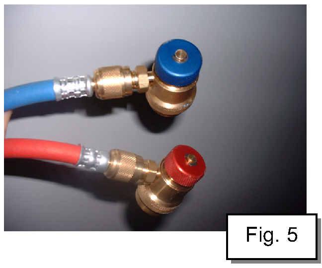 1 - Csatlakoztassa az alacsony és magas nyomású tömlőket - fig.4.