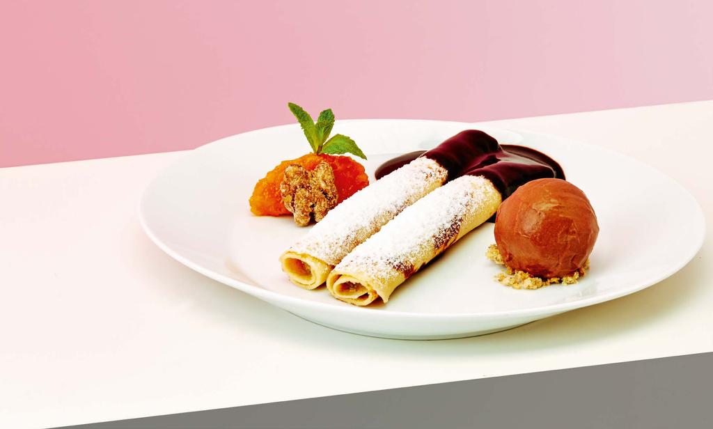 chocolate ice cream, apricot ragout and chocolate sauce Gerbeaud Palatschinke Traditionelle Palatschinke mit Nußcreme gefüllt, Vanilleeis, Aprikosenragout und Schokoladensauce Sommelier ajánlata /
