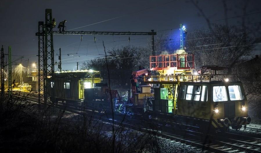 40-es vasútvonal fejlesztése Kelenföld és Pusztaszabolcs közötti vasúti pálya fejlesztése 115 mrd Ft (CEF támogatásából) 52 km hosszú Pálya 225 kn, 120-160 km/h sebességre történő átépítése A