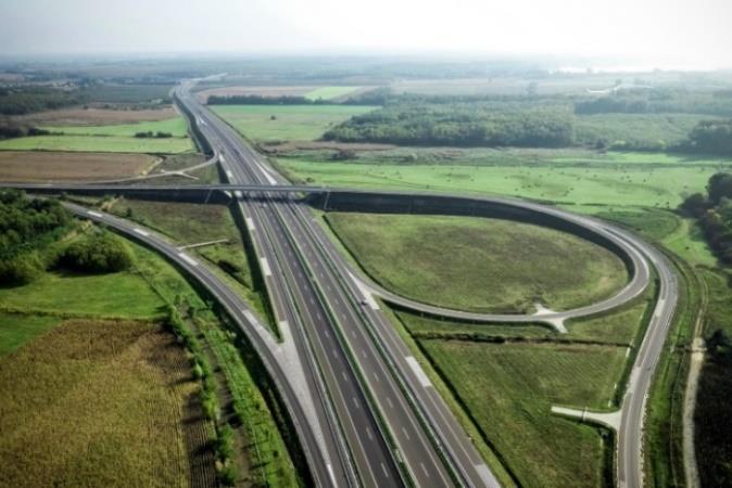 Kormányzati közútfejlesztési célkitűzések Megyeszékhelyek, megyei jogú városok bekapcsolása a gyorsforgalmi hálózatba A