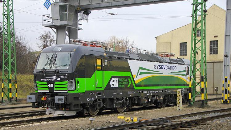 Vectron mozdonyok - Már Magyarországon is otthonosan mozog ÖBB 200 Vectron mozdony szállítására