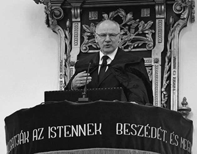 Kojsza Péter Kőbe vésett hitvallás Leleplezték Oláh Miklós 1956-os mártír szobrát Miskolcon, a Kossuth utcai református templom előtt.