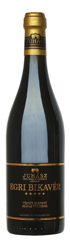 Vörösborok Vörösborok FINCA LA LINDA MALBEC LUIGI BOSCA 2013 SZEKSZÁRDI MERLOT VIDA PÉTER 2014 Intenzív bíbor szín, illatában érett piros bogyósok, fűszeresség és fekete bors jelentkezik.