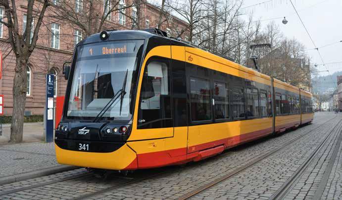 Ugyan a német Stadtbahn járművek egyébként is nagy ülőhely-kapacitással rendelkeznek, mégis, egy tram-train szerelvényben hazai szemmel feltűnően sok, és a távolsági közlekedésre jellemző kialakítású