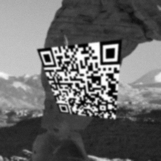a bra n szintetikus e s valo s ke pek la thato k a teszthalmazokbo l. 7. a bra: Valo s e s szintetikus QR ko dokat tartalmazo tesztke pek 3.2.