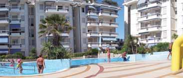 Tengerparti vagy tengerközeli standard vagy színvonalasabb lakások (+) felnőtt- és gyermekmedencével, Lido di Jesolo csendesebb (olcsóbb!) keleti részén. Strand: 0-250 m.