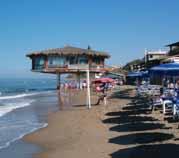 VILLA ELEONORA - Minturno Közvetlen tengerparti, egyedülálló kilátással a festői Gaetai- öbölre. Központ 100 m. Kert, panoráma terasz, széles, homokos saját strand (strandszerviz az árban!).