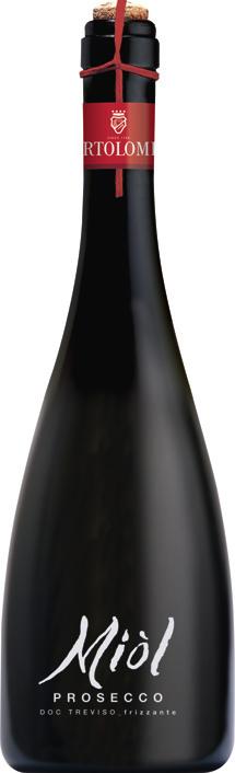 Pálinkák / Spirits Pezsgők / Champagnes HUNGARIA EXTRA DRY Etyek-Buda A gondosan válogatott alapborokból palackban erjesztett, egy évig érlelt, jellegzetes pezsgőillattal és aromával rendelkező