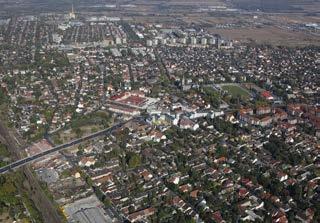 Míg a fővárosi településrendezési eszközök az utcák térarányait, vagyis a fő tömegek szabályozását határozzák meg, térképi jelölésük erre vonatkozik, addig a kerületi szabályozásban kell