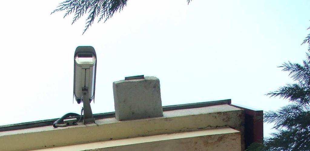 Új vakolatok, vagy porózus felület festésénél, valamint a megfelelően kijavított, régi vakolatok megerősítésére és a szívóképesség kiegyenlítésére használjunk első rétegben Caparol Mélyalapozó LF