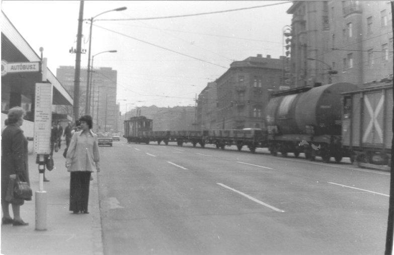 ábra: Sörvillamos vontatás a Móricz Zsigmond körtéren, illetve teherszállítás a Déli-pályaudvarnál