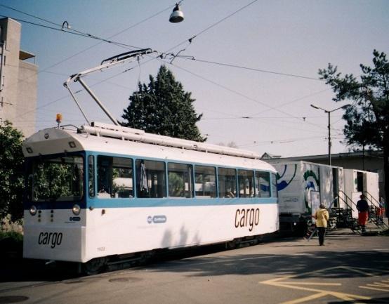 A példa a hulladékszállítás területéről való, melynek keretei között Zürichben menetrendszerűen üzemeltetett tehervillamos járatokat