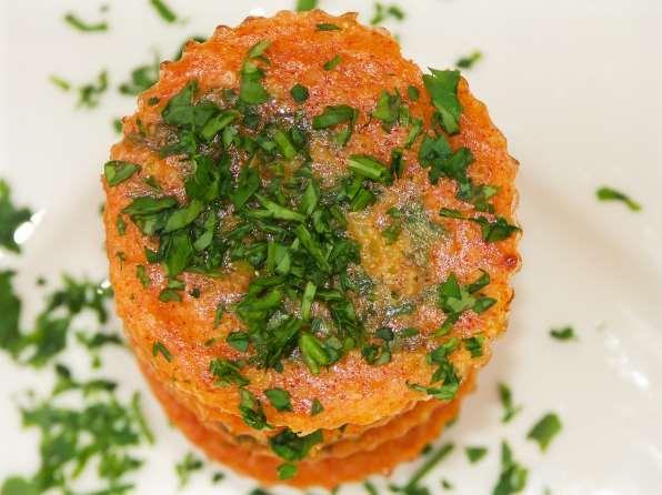 Társító Diéta 3.nap "Kolbászos" muffin 4 db muffin Elkészítési idő: 5 perc + 25 perc sütési idő 60 g csicseriborsó liszt ½ tk füstölt pirospaprika ½ tk pirospaprika ½ kk fokhagymagran.