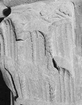 ŐSTÖRTÉNET lóban falusi egyházakként, s nem különleges funkciók betöltésére épültek-e? Az északi pillérköteg részlete befejezetlen maradt. A négyszögű hajót faragott kő kváderekből építették.