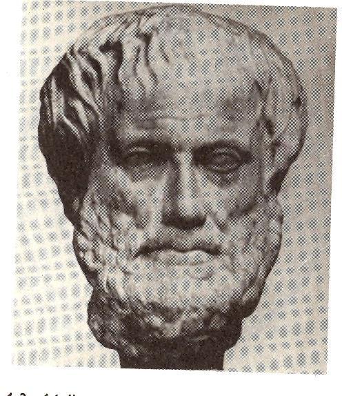 Arisztotelész (i.e. 384 i.e. 322) a macedoniai Stagira városában született. Innen ered a sokszor használt megnevezezése: a stagirita. 17 éves korában Athénban Platón tanítványa lett.