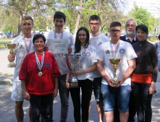 lesz. Helyi: 12 csapat, 48 fő. (4.06.) Megyei: I. II.