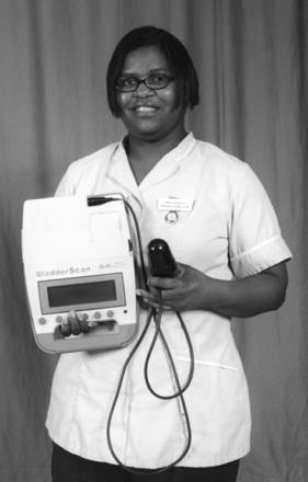 Residuum mérése Continence nurse specialist with the portable