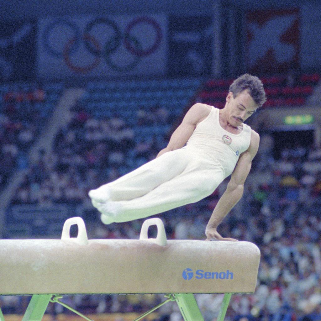 met szerző sportolókkal, mint Csík Ferenc úszó, Bozsi Mihály, Brandi Jenő, Hazai Kálmán, Kutassy György és Tarics Sándor vízilabdázók, akik egy év múlva a 36-os berlini olimpiáról is aranyéremmel