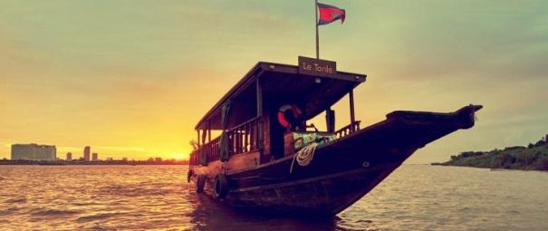 5. nap: Chau Doc Phnom Penh (B/-/-) Kora reggeli indulás és egy felejthetetlen gyorshajós út Phnom Penh-be, Kambodzsa fővárosába.