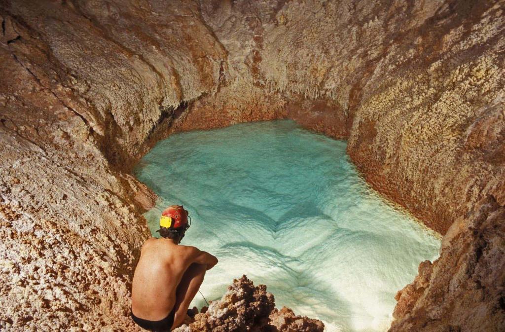 A tapolcai barlangrendszer hideg és meleg vizű tavai a