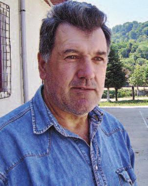 PIETROASA Primar Ioan Simoc: AGENDĂ Şcoala cu clasele I-VIII din Pietroasa beneficiază de o sală echipată cu calculatoare, unde copiii fac primii paşi în lumea calculatoarelor îndrumaţi fiind de
