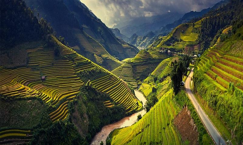 VIETNAM MAGYARUL (IS ) Vietnami és indokínai körútjaink magja a Vietnam kincsei kiscsoportos körút. A körút végigvezet Vietnam legszebb tájain. Hanoiból indul, eljut a szépséges Halong öbölbe.