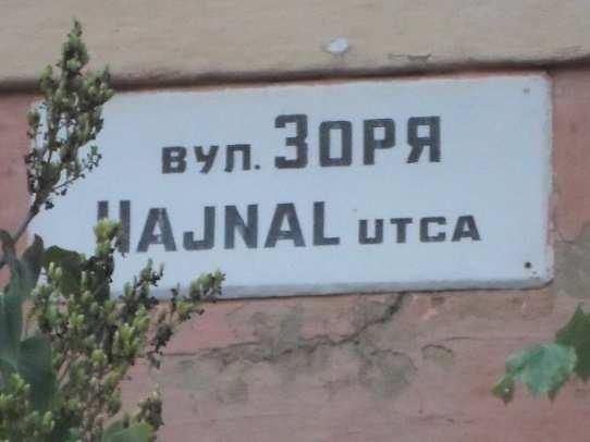 Aзоряés a світанокszó ukránul egyaránt hajnal jelentésű, egymás szinonimái. 8. és 9. kép.