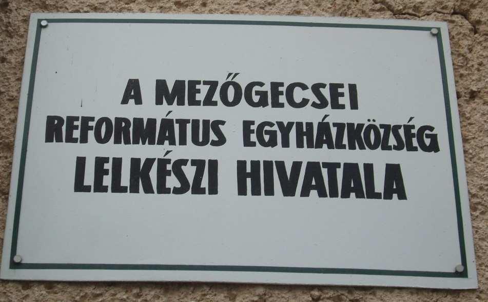 táblázatban is láthattuk, az egyházi feliratok csak magyar nyelvűek.