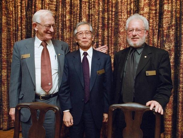 6. ábra A 2000.-évi Kémiai Nobel-díj nyertesei: Alan G. MacDiarmid Hideki Shirakawa Alan J. Heeger.