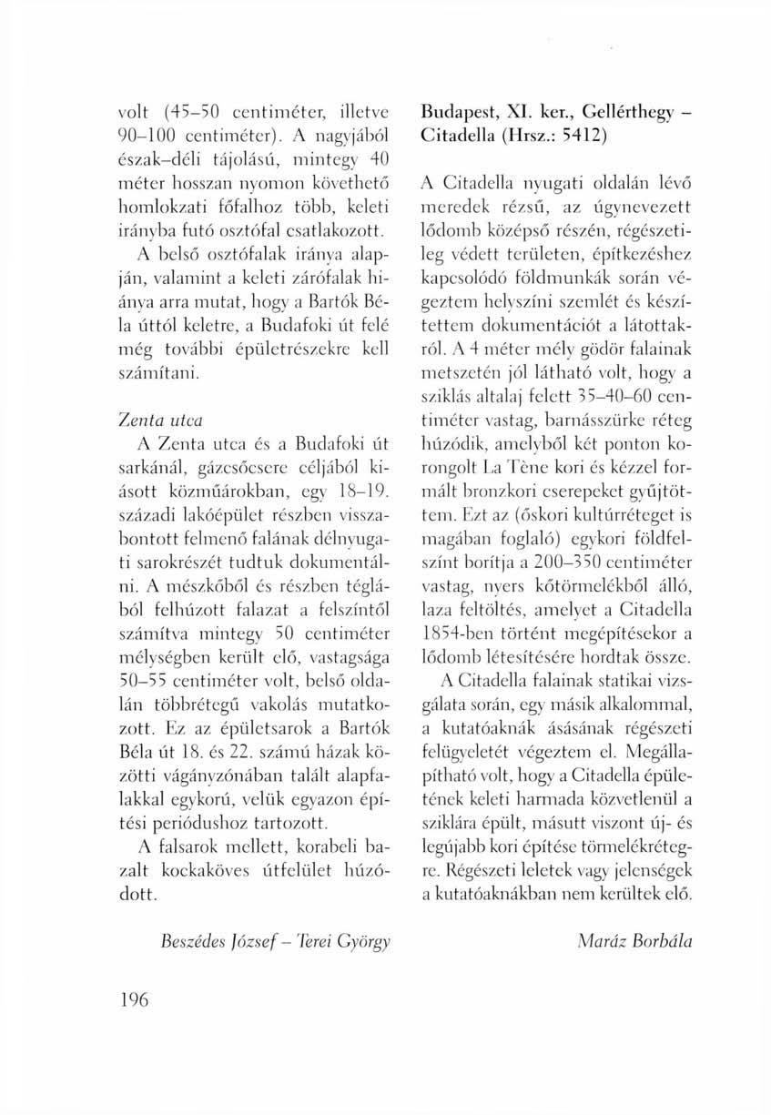 volt (45-50 centimeter, illetve 90-100 centiméter). A nagyjából észak-déli tájolású, mintegy 40 méter hosszan nyomon követhető homlokzati főfalhoz több, keleti irányba futó osztófal csatlakozott.