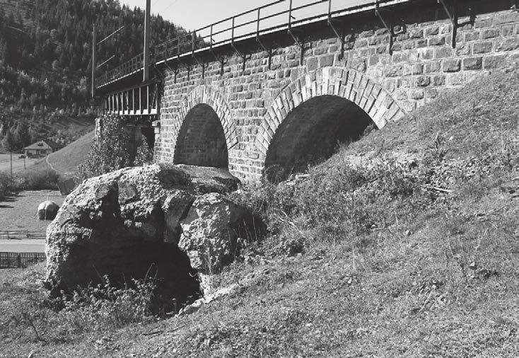 TURIZMUS ÉS TRANSZFORMÁCIÓ TÁJ ÉS IDENTITÁS mi tereptárgyak, abban nyilvánvalóan az ott szolgált parancsnokok és honvédek hősies helytállása is szerepet játszott.