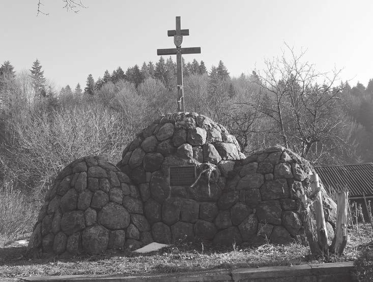 Horváth Alpár világháború hadműveleteiben mindkét oldal elesettjeinek földi maradványait őrző sósmezői (Poiana Sarata) katonatemető, a szorost övező lejtőkön rejtőző második világháborús